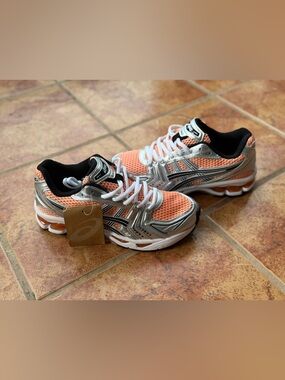 Size 7 Men’s And 8.5 Women’s - Asics Gel Kayano 14 Metallic Silver And Coral